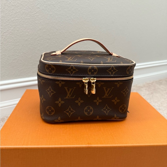 COPY - New bag nice mini mng LV. Box and receipt included. - Picture 1 of 8